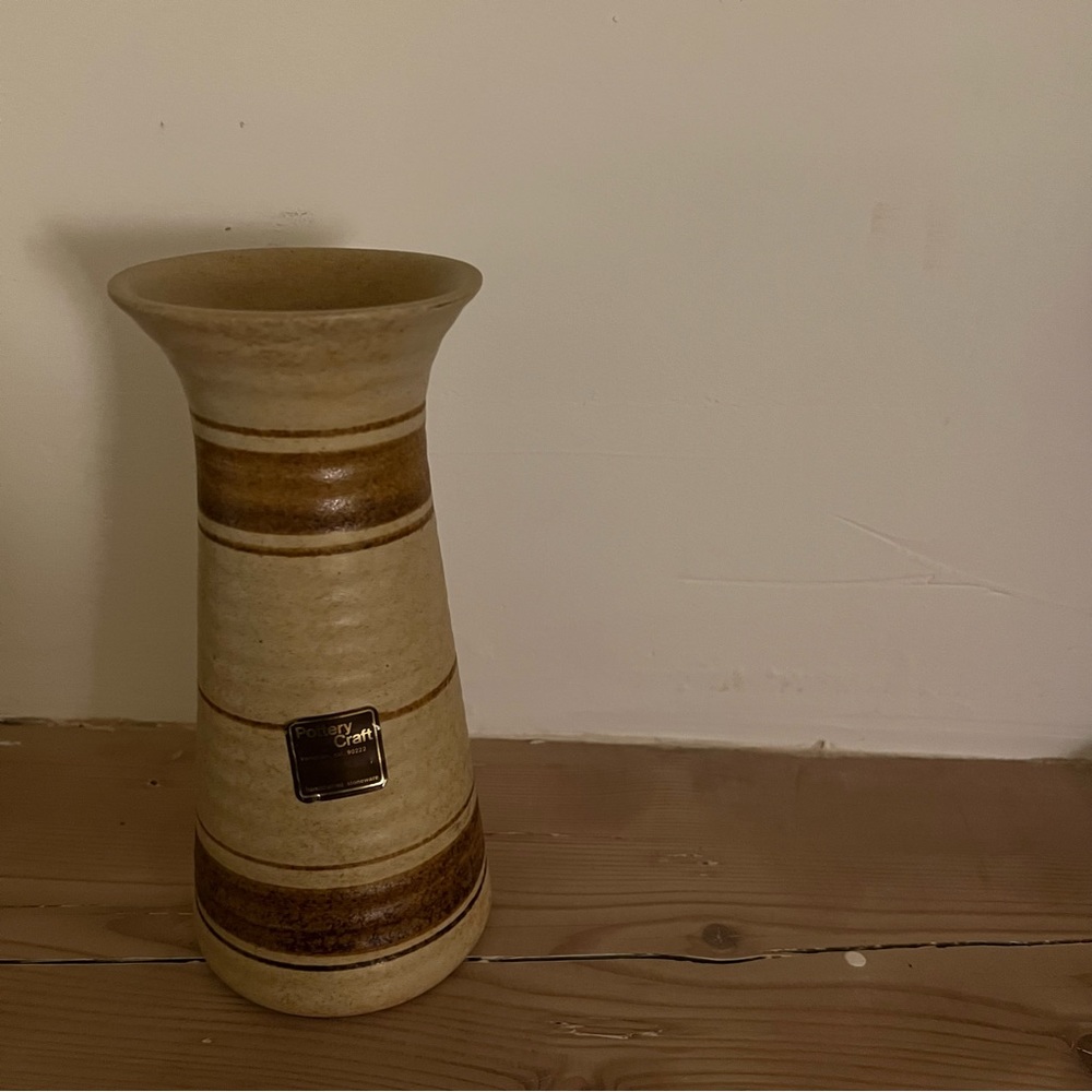 Vintage POTTERY CRAFT USA Stoneware VASE 8.5" Butterscotch-Beige Speckled Matte